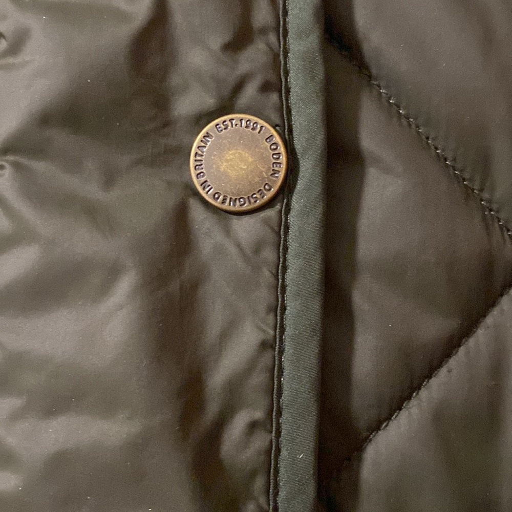 Boden Olive Green Quilted Puffer Jacket with White Collar - Picture 4 of 9